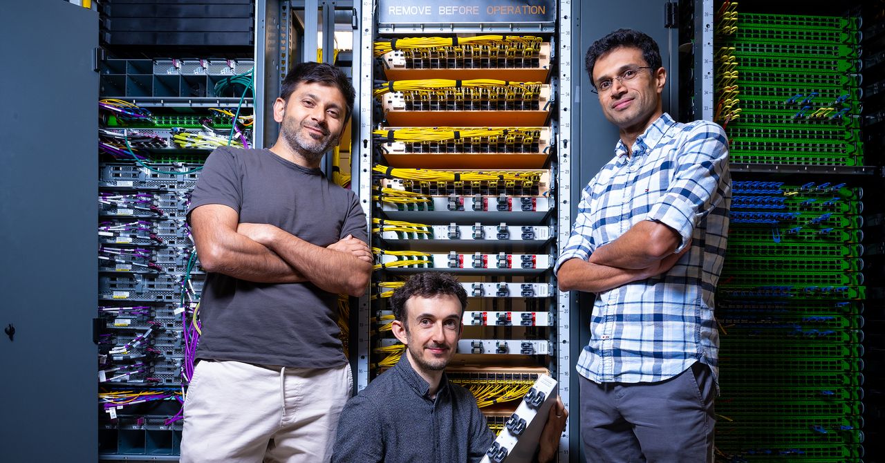 Amazon Deploys RNG Networking in Data Centers