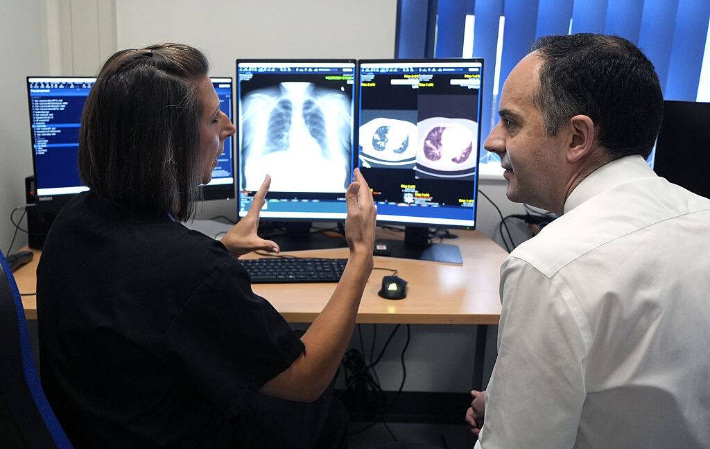 AI reshapes radiologists' roles, not replaces them