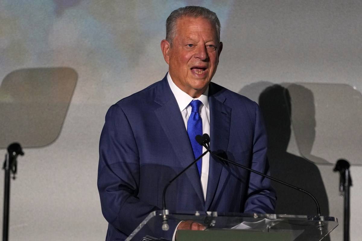 Al Gore Warns Against Fossil Fuel Dependence Over AI Data Centers
