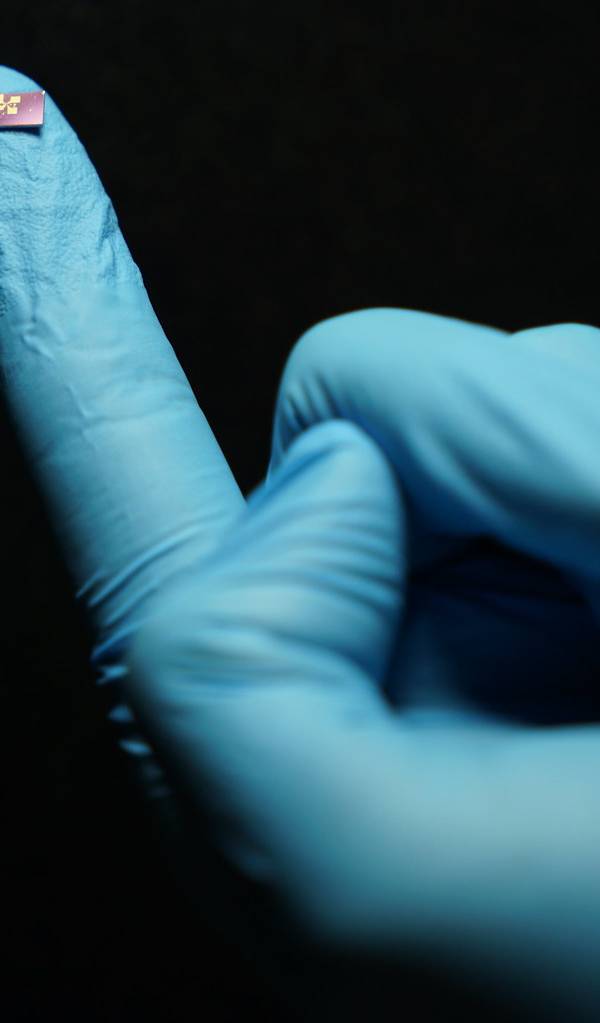 Optical spectrometer on a chip