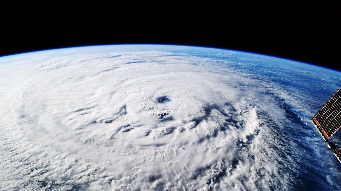 DeepMind's WeatherNext model gives forecasters an extra day
