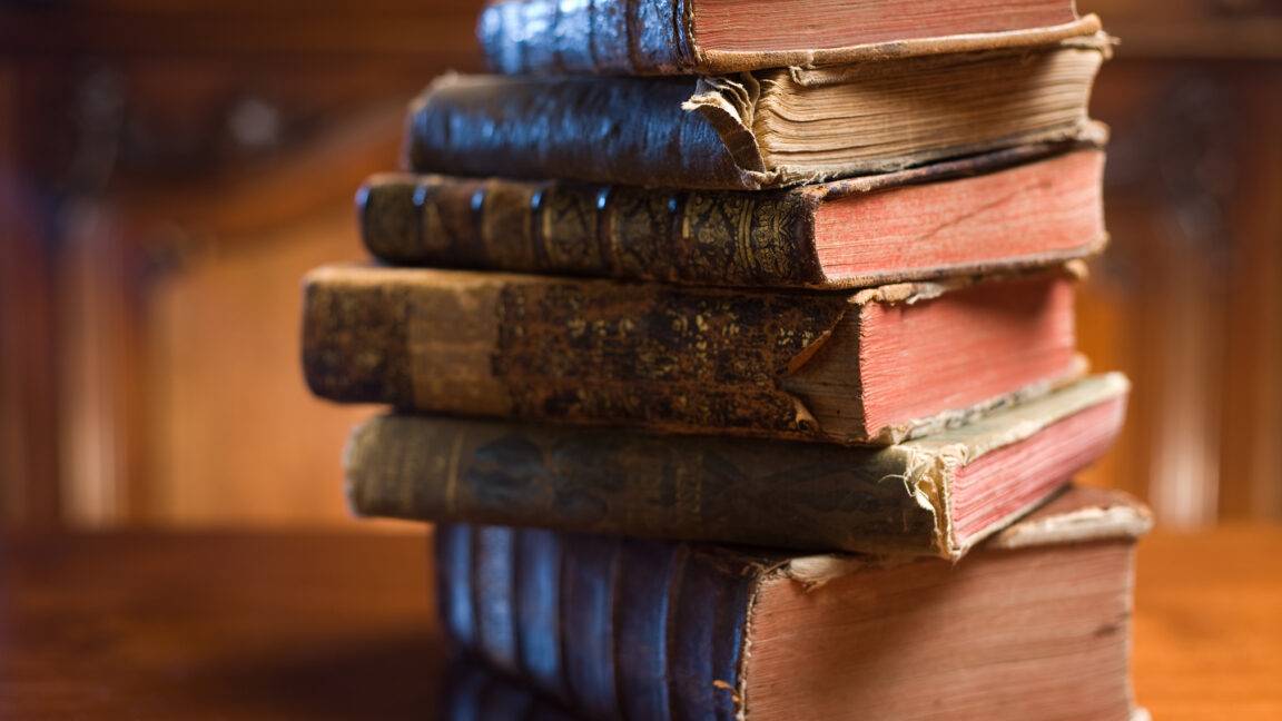 Internet Archive shows how to scan books without destroying them