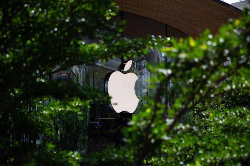 Ron Johnson Says AI Won’t Replace Physical Retail Stores