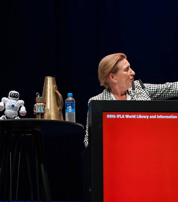 The Artificially Intelligent Librarian: threat or chance?